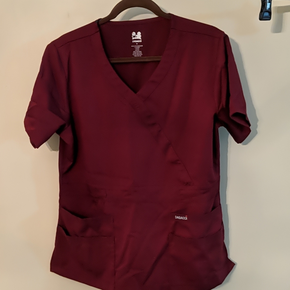 🧑‍⚕️😷NWOT Medium Burgundy Scrub Top